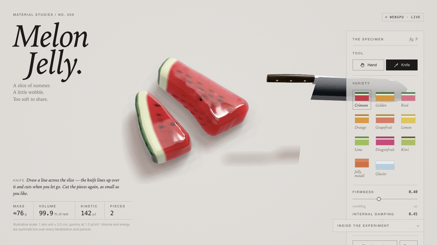 The melon cut in two by the knife: PIECES reads 2, seeds and rind following the cut plane